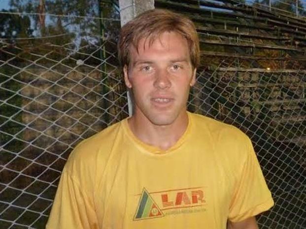 Pasó por Unión (aunque nucna debutó en el primer equipo) y defendió los colores del "Pistolero" en el Argentino B, entre otros equipos. 