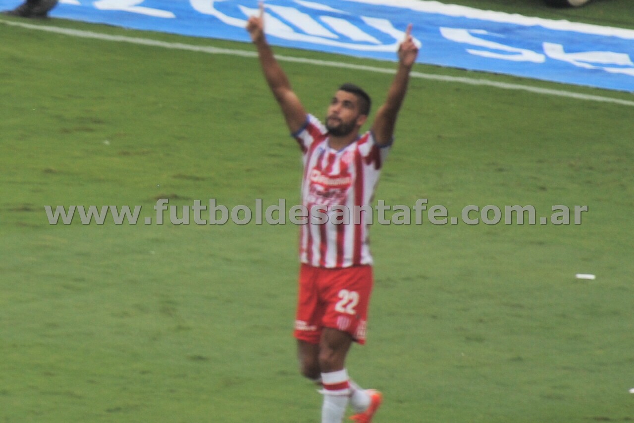 Emanuel Brítez, convirtió el primer gol en el clásico. Foto: Gabriela Gorosito. 