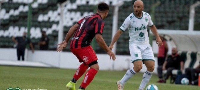 Sarmiento (Junín) 0 - Defensores de Belgrano 0. Partido suspendido