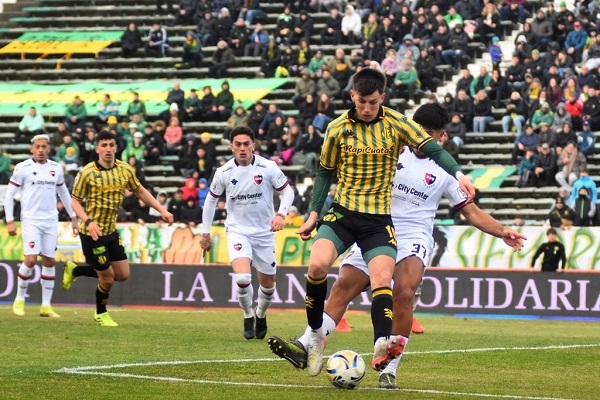A Aldosivi le faltaron luces cerca del área rival: 0-0 con Newell’s