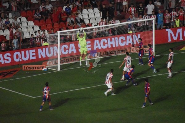 Muchísimas llegadas al arco, ningún gol